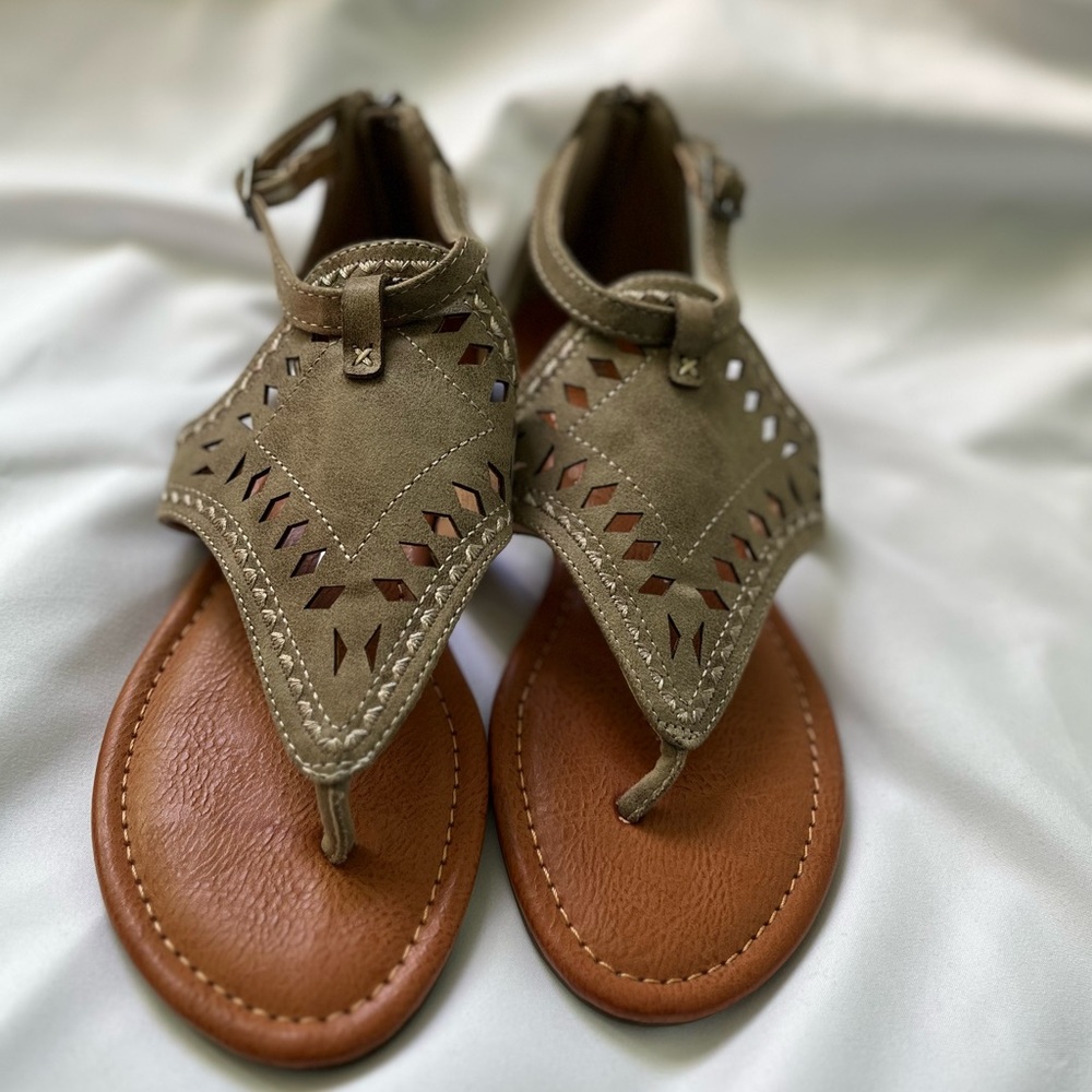Lindsay Laser Cut Sandal by Report Footwear in Taupe